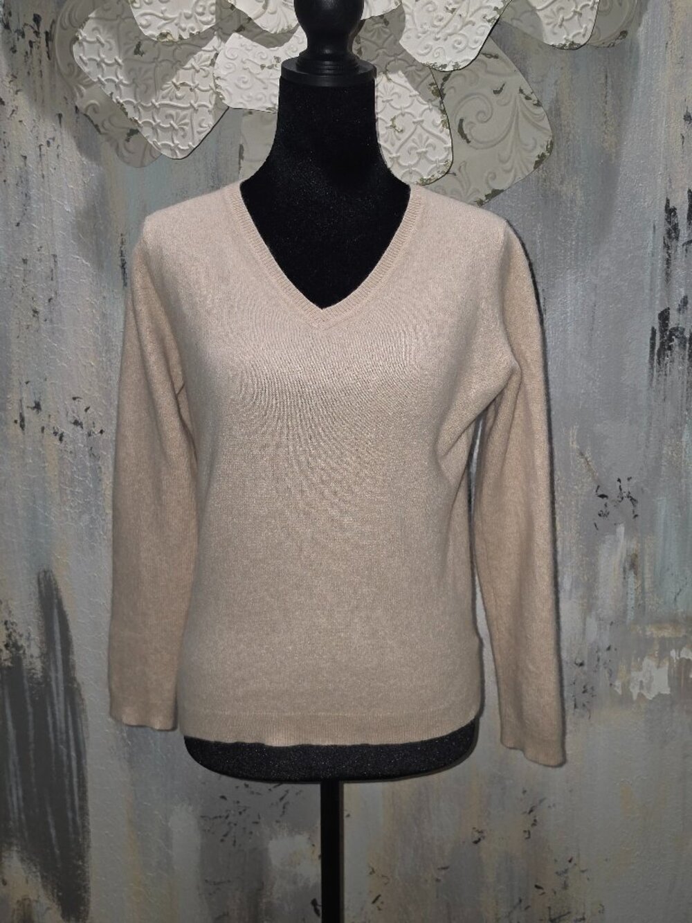 Cashmere Charter Club Luxury Cream V-neck Cashmere Sweater
